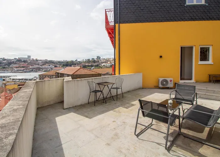 Apartment Miragaia W Patio By Lovelystay Porto